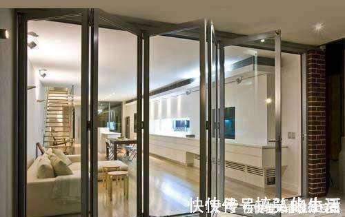 灰尘|家中阳台不要傻傻装推拉门了，占空间还不实用，聪明人家都装这种