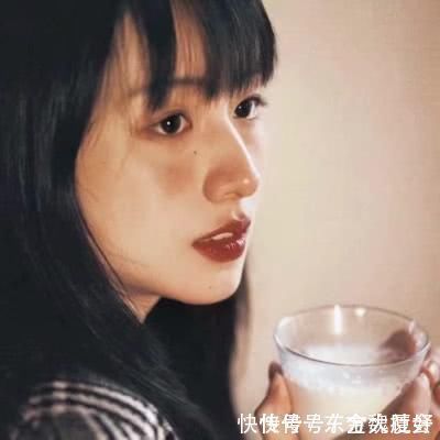 女生坚持这“3好习惯”,五官会逐渐立体,变成明眸皓齿的美人