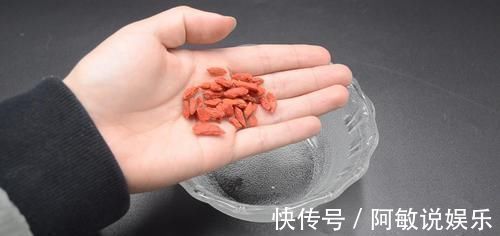 生姜|生姜和枸杞一起泡水喝，作用真厉害，解决了很多男人女人的困扰