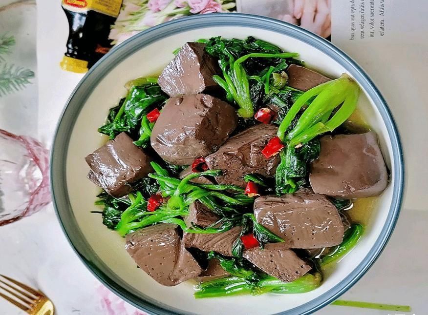 冬天，吃大鱼大肉不如它，简单炒一炒，补血补铁，不懂太可惜