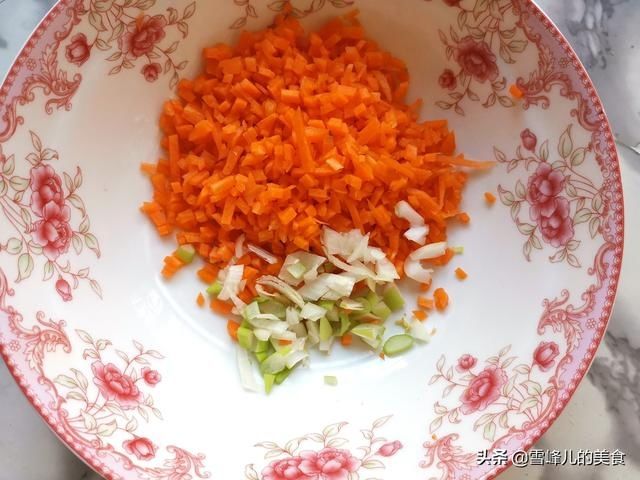 胡萝卜这样做真好吃，不发面不揉面一烙上桌营养极高，凉了也不硬