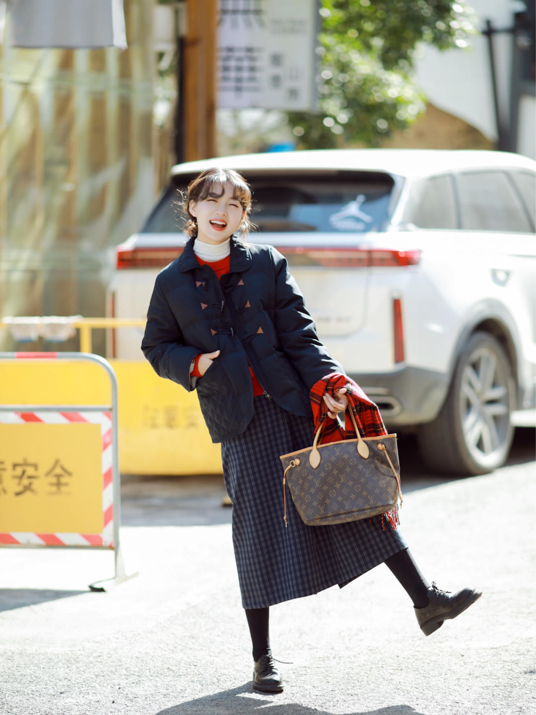 个子|小个子女孩快冲!今冬穿一条格纹裙就够了,养眼减龄还耐看