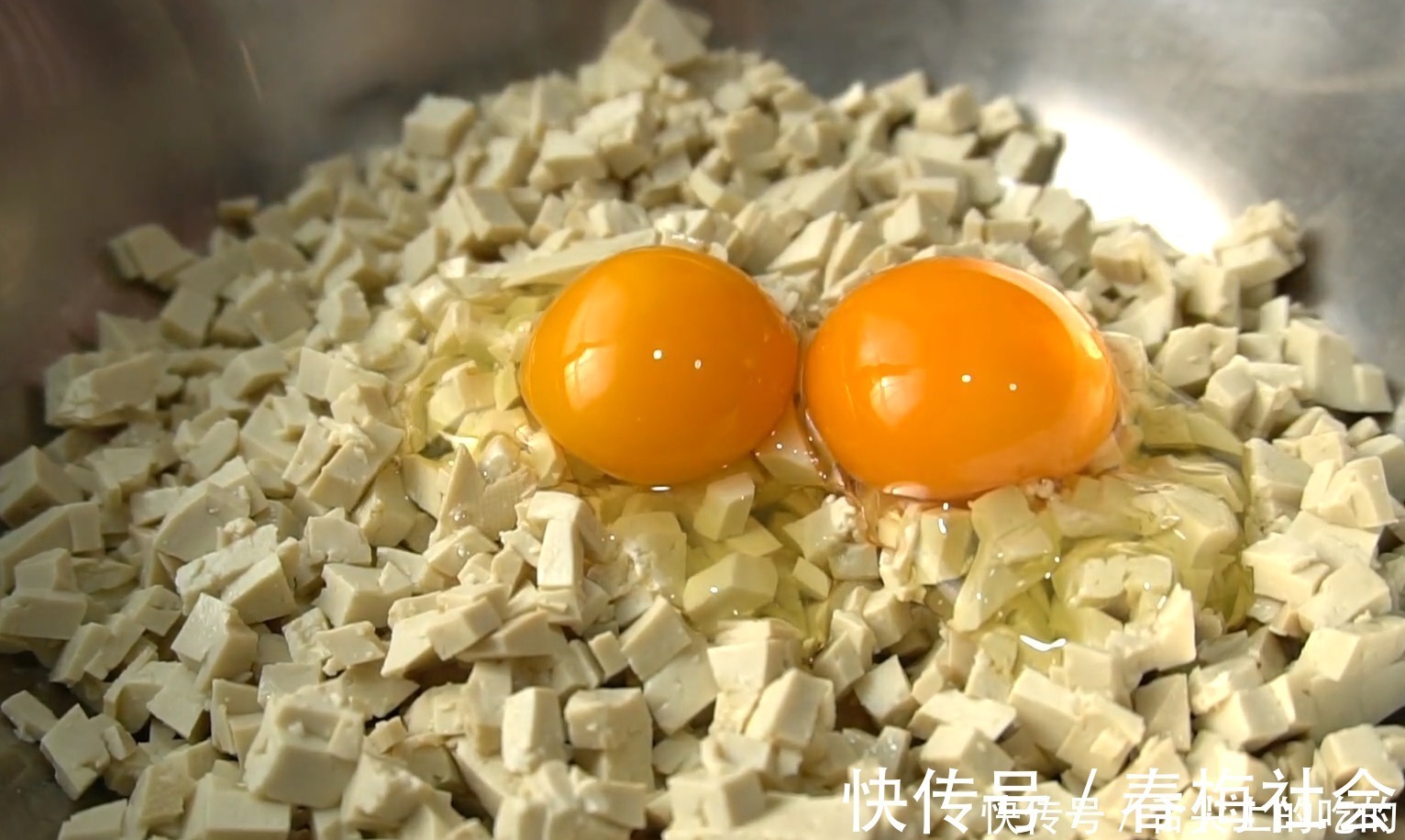 白菜这样吃真过瘾,不发面不烫面,一折一卷就搞定,比包子还好吃