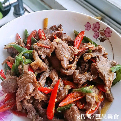 好吃|第一次尝试小炒黄牛肉，没想到这么好吃