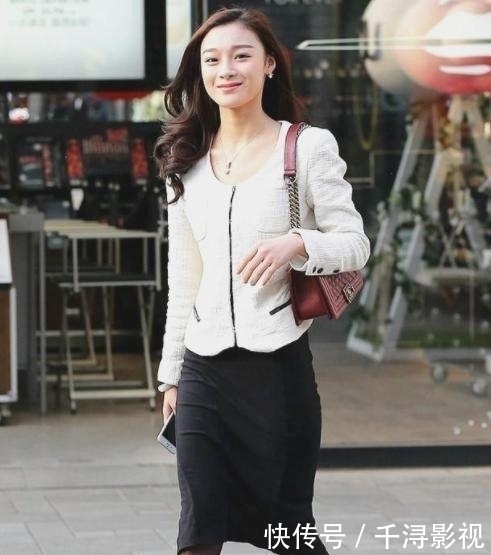 美女|街拍清爽娇美的紧身打底裤美女,散发十足女人味