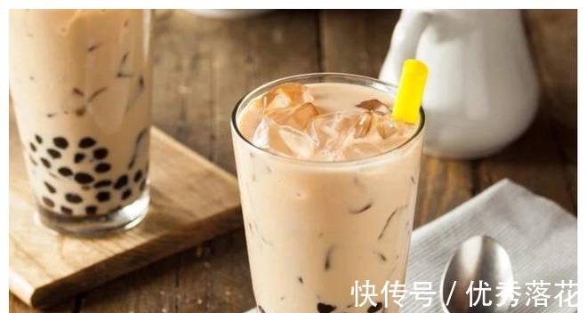 冤枉钱|别再花冤枉钱买奶茶了！手把手教你自己做，美味解渴还省钱！