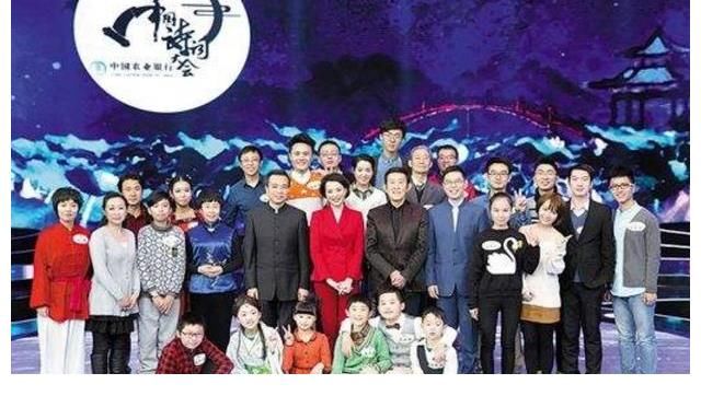 “《咏鹅》都那么多人错”,7岁娃看完诗词大会说的话,让人无奈