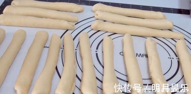 懒人面包的做法,告诉你技巧,轻松揉出手套膜,柔软拉丝好好吃