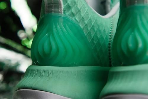 shock 罕见没有被贩子炒上天的国产实战!为何它200多就能入手?