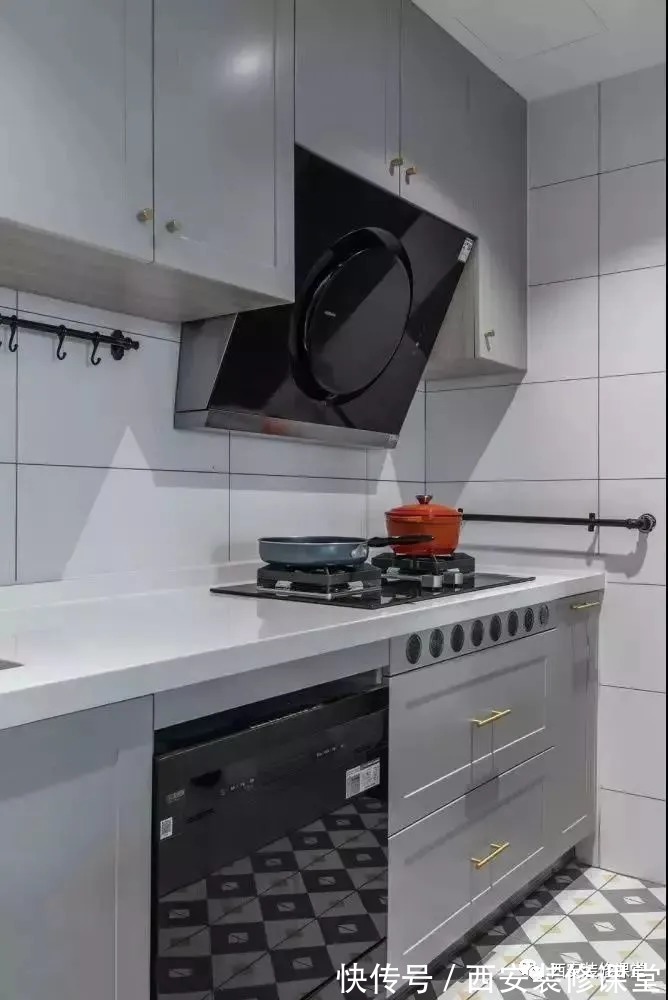 婚房|两套小公寓打通成一套,打造95㎡现代婚房