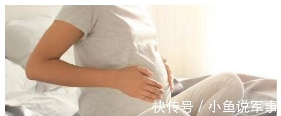 肚子|羊水不足时，孕妇多半会有这5个症状，孕妈要提高警惕