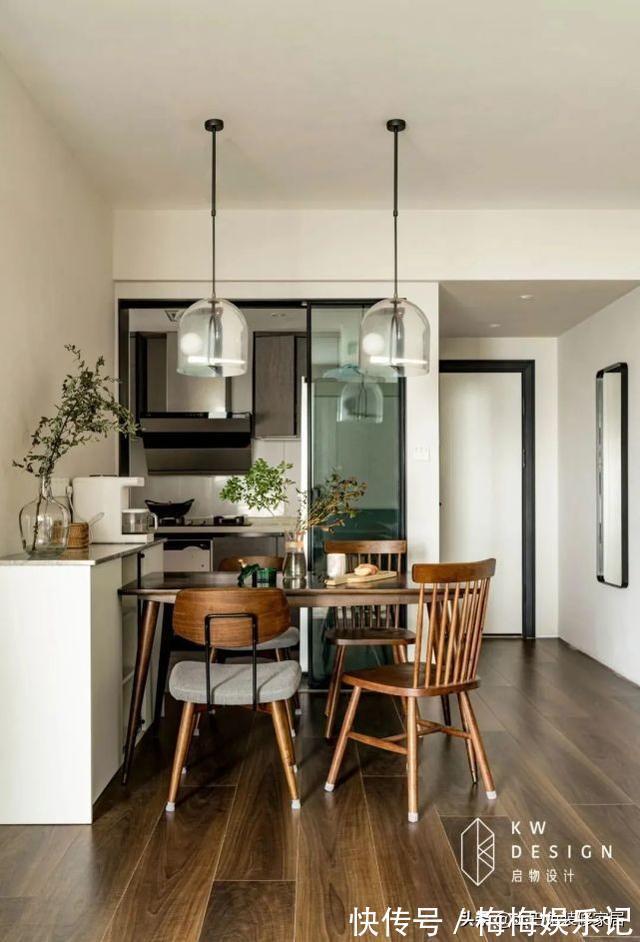 墨绿色|客厅没有茶几,空间却瞬间高级?看看她74㎡的家是怎么做的