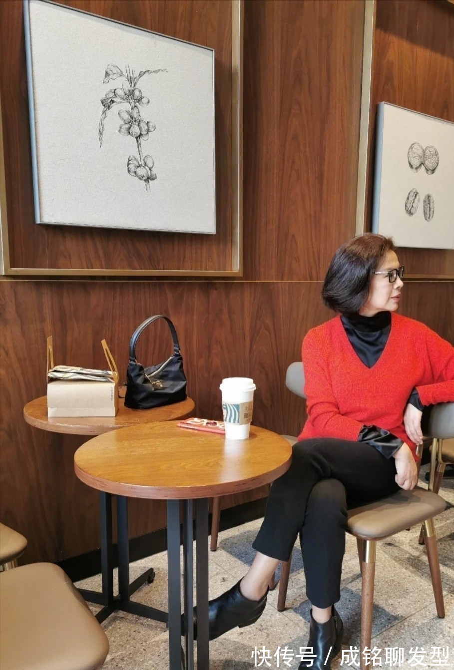 奔六女人 这才是奔六女人的最美打扮:“九分裤+小短靴”,显瘦又显年轻