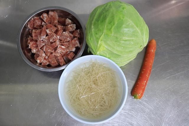 酱香浓郁的猪肉粉条包子,这么做倍儿香,玩儿似的吃3个没过瘾