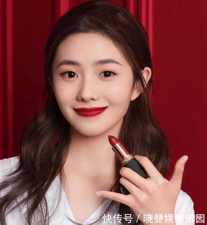 唇部 女人涂口红时,要改掉这3个“坏习惯”,不然再贵口红都掉色沾杯