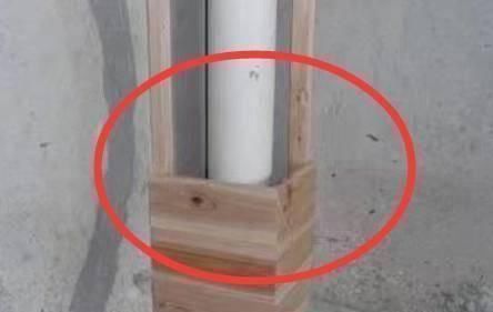 轻钢|一旦发现装修工人这样包水管，直接他赔钱走人，这是在毁了房子