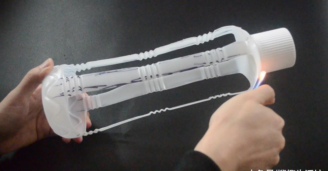 大号塑料瓶别再扔掉了, 改造一下, 放在厨房里有大用处, 太实用了