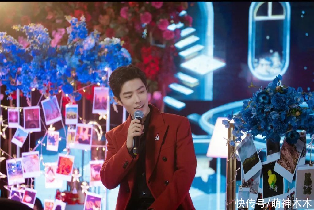 肖战连登三台春晚节目，跟黑豹乐队大玩摇滚炸街，五套造型换不停