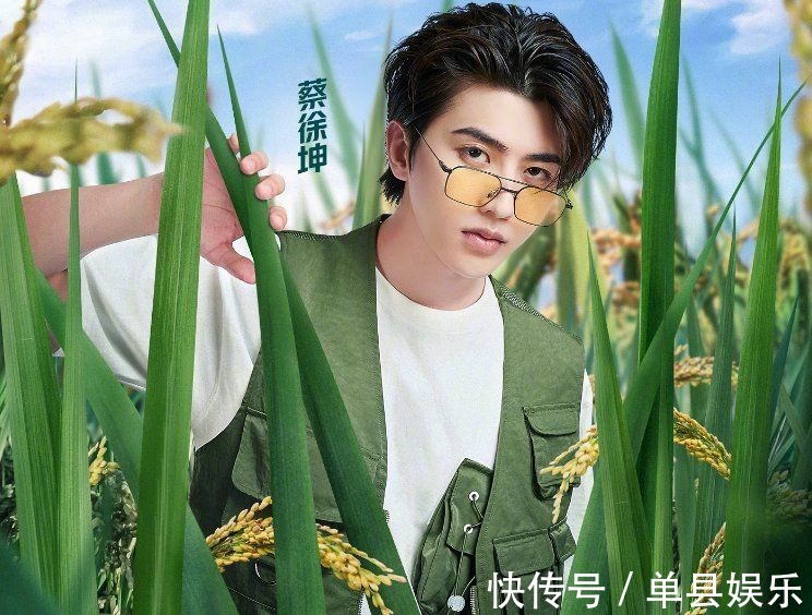 董思成|《奔跑吧9》新一期单人海报,全员换上同款服装,唯独两人特殊!