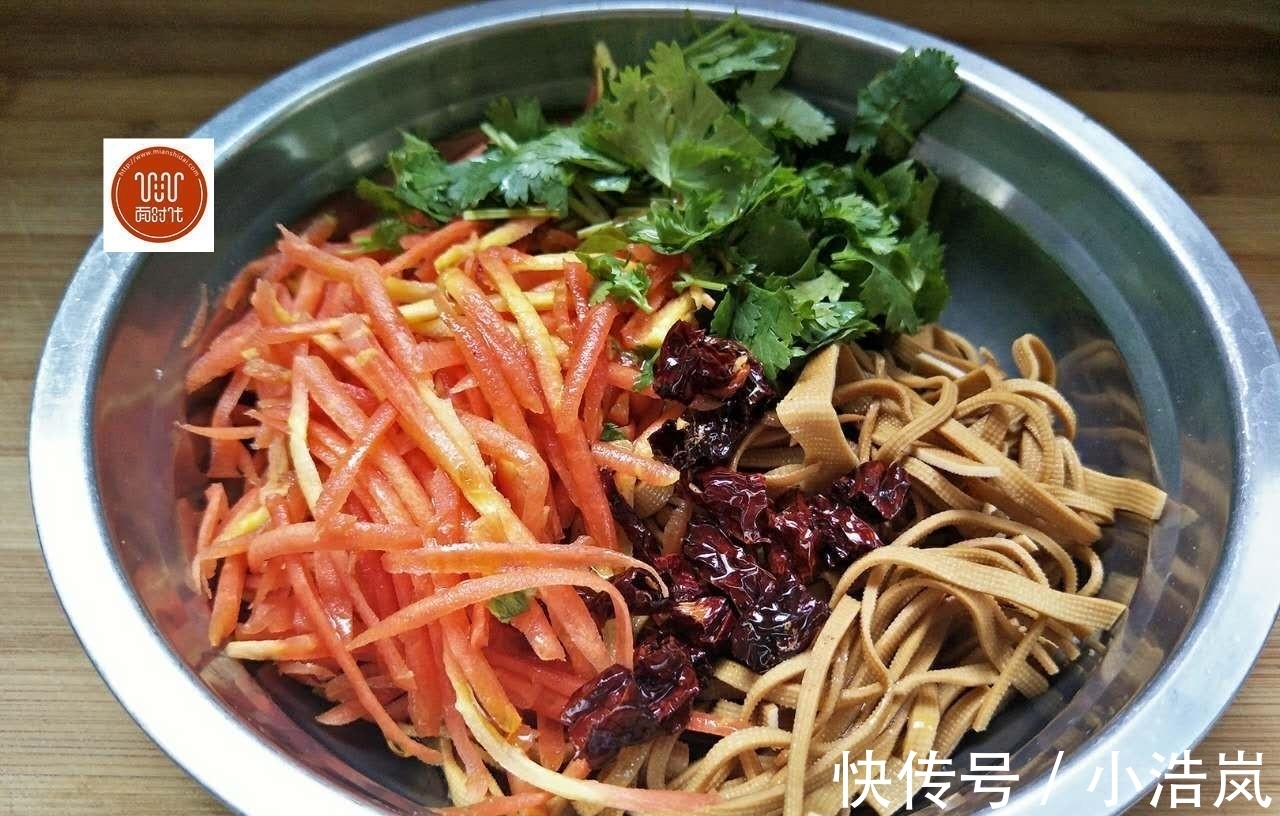 香菜|天热没食欲，应该吃这道菜，5分钟就做好，清肠开胃全家都爱！
