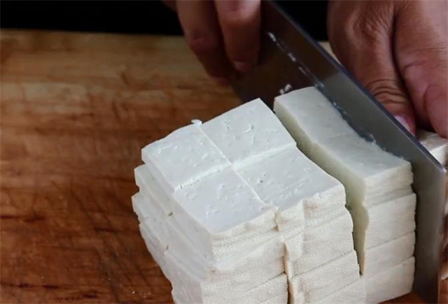 豆腐别再炒着吃,教你新吃法,做法简单快速,开胃又下饭,太香了