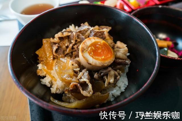宅家|黑椒土豆肥牛,鲜香软嫩超下饭,好吃到舔碗底,周末宅家就吃它啦