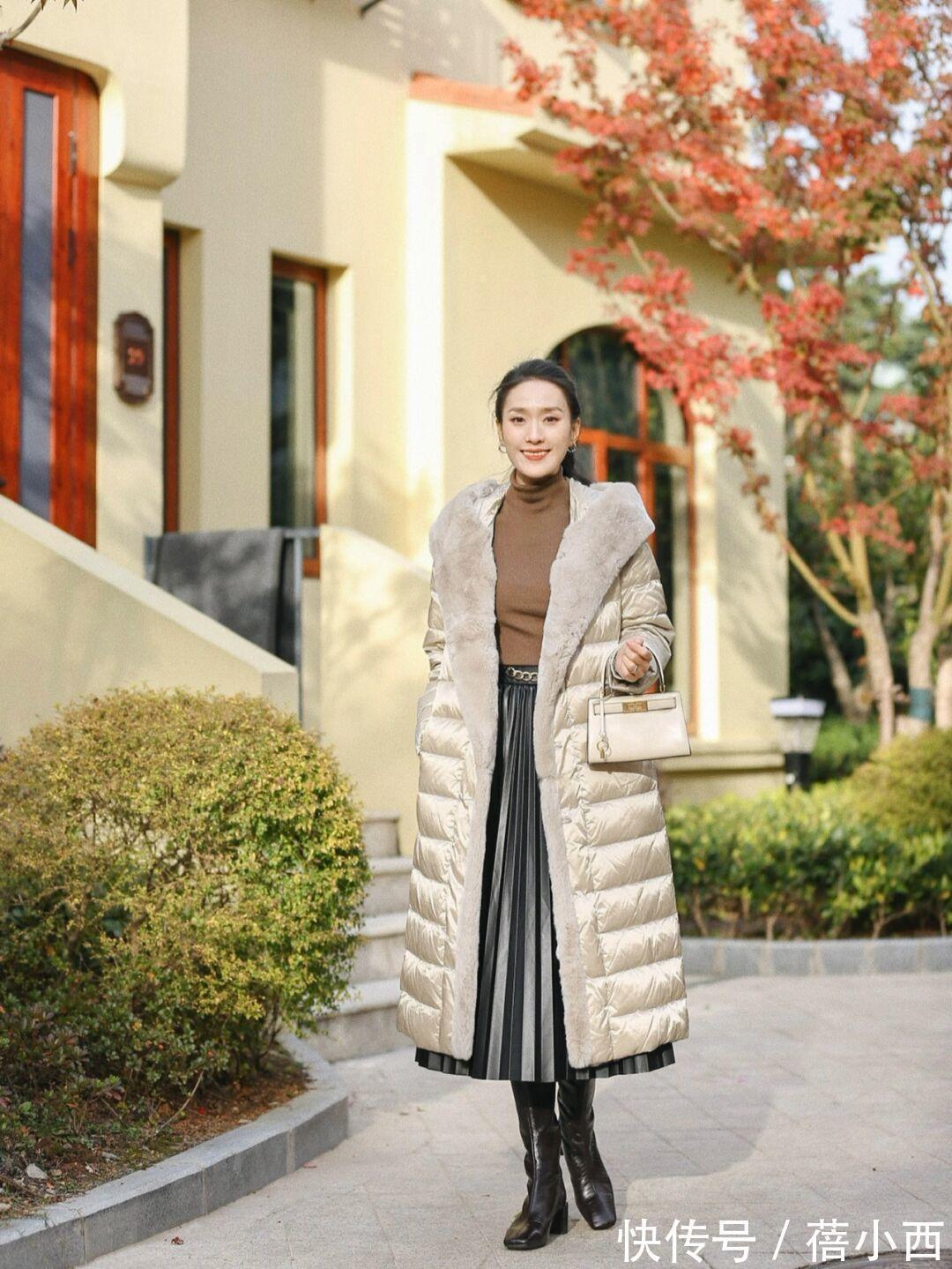 立领处 见过世面的女人,都喜欢“羽绒服”的搭配,这才是真正的优雅