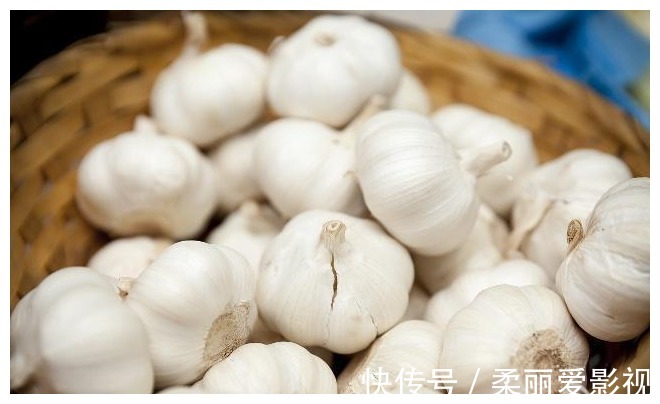 整瓣|“鱼刺”卡喉咙不用喝醋了,鼻子里塞“它”,鱼刺自己“跑出来”