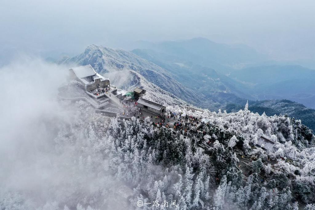 衡山|冬游湖南衡山祝融峰，白茫茫似仙境，原来寿比南山指的就是这里