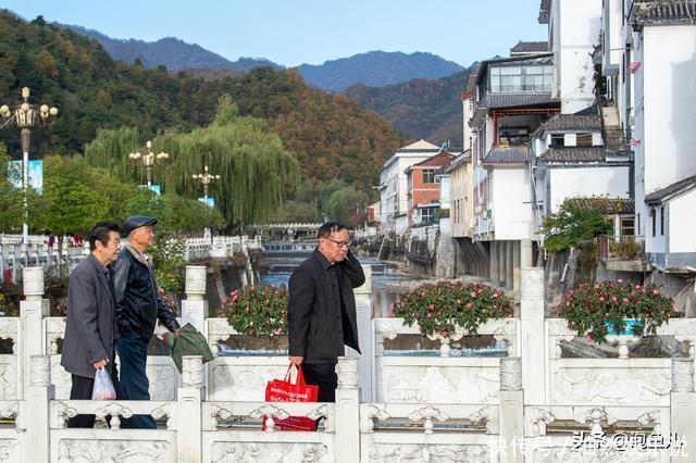 小城|藏在秦岭的陕南小城，常住人口只有7000，街上仅有一辆出租车