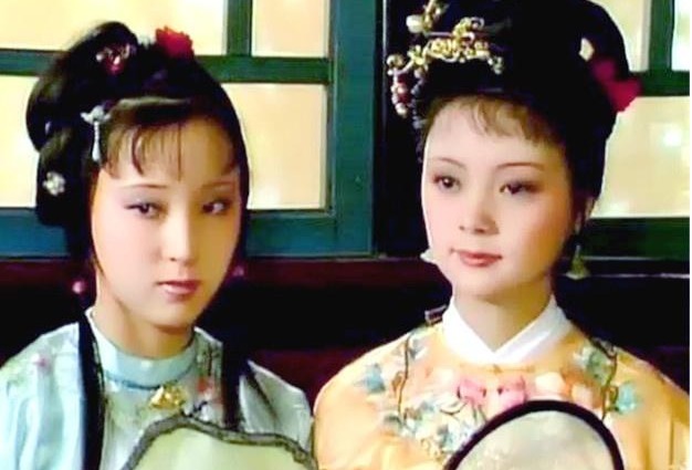 王熙凤&薛宝钗在贾府最大的敌人,并非林黛玉而是手握重权的她