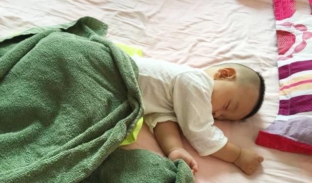 脊椎|从小睡枕头的孩子,和从不睡枕头的娃,长大有啥差异?父母要知晓