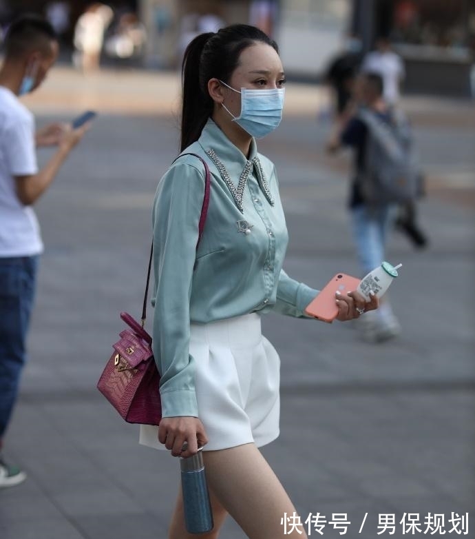 女生 气质女生的通勤风穿搭,“镶钻”衬衫加尖头鞋,气场十足!