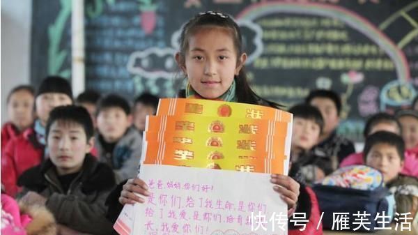 父母|孩子的奖状贴满墙,父母却“满脸忧愁”,网友:换谁也高兴不起来