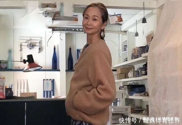 博主|老年人别总烫小卷发型,学学三位60岁时髦奶奶的减龄发型,超洋气