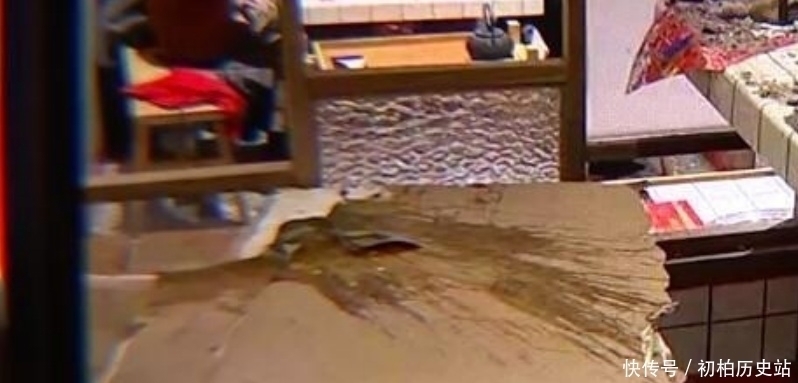 事故|陈赫火锅店事故现场：水泥掉下砸进锅内，热油泼得到处都是