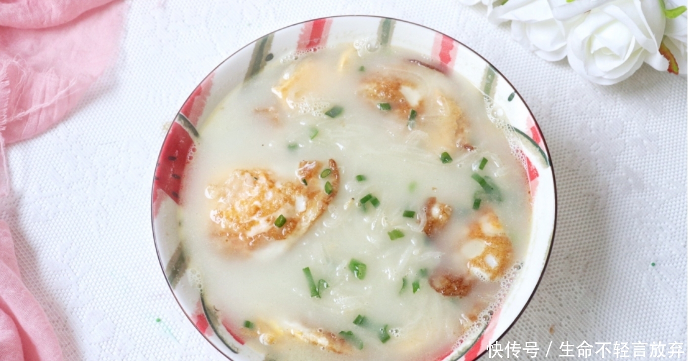 春天,鸡蛋和它是绝配,简单煮一煮,营养互补,大人小孩都爱喝