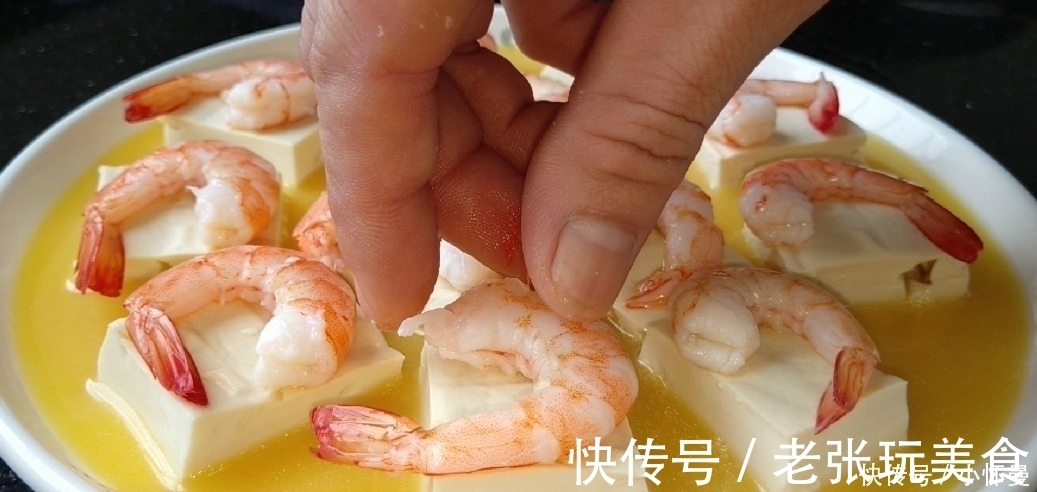 豆腐中打入2个鸡蛋,没想到这么好吃,鲜嫩味美,上桌汁都不剩