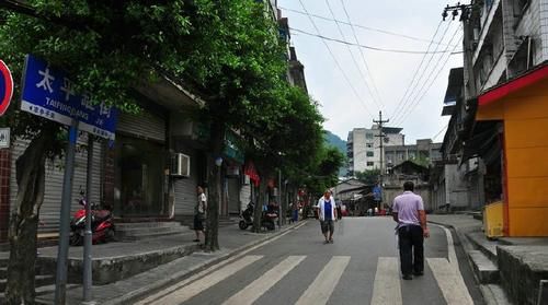 重庆合川百年老街道，交通要塞昔日码头，水位上涨好比仙境