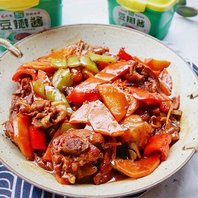 豆瓣酱|#一勺葱伴侣，成就招牌美味#青椒炒鸡腿