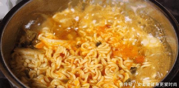 买点|建议大家超市碰到这3种方便面多买点,好吃不贵,过足嘴瘾!