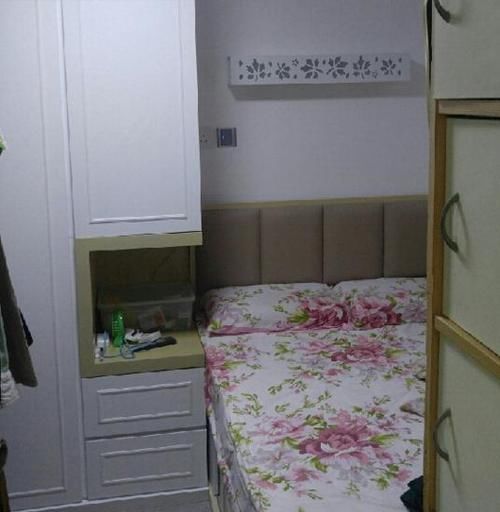 过道|一家四口住房，百万“豪宅”仅35㎡，进门就是卧室，太憋屈了