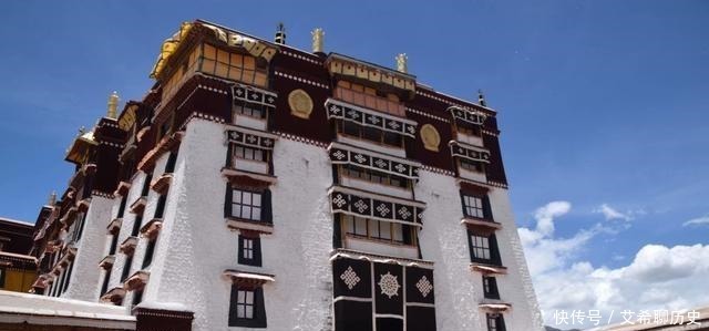 马布里山上著名的宫堡建筑群是藏族古建筑艺术精华