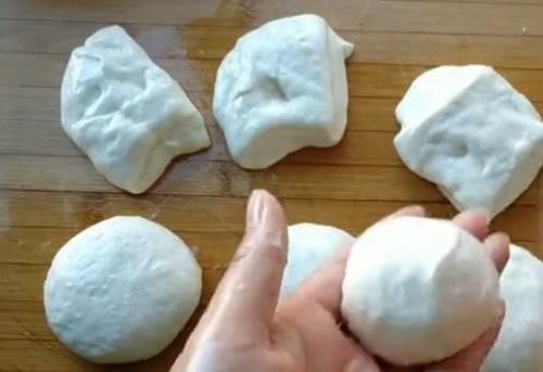  早餐饼4个鸡蛋，一碗面，筷子搅一搅，最简单营养的早餐饼