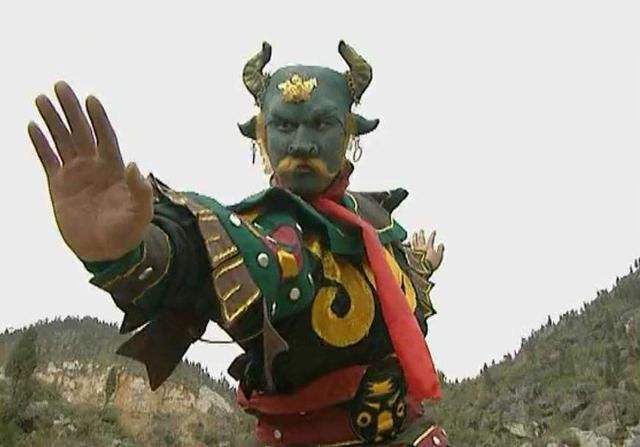 青牛精下界的主要原因是什么?为何敢向太上老君丢金刚镯?