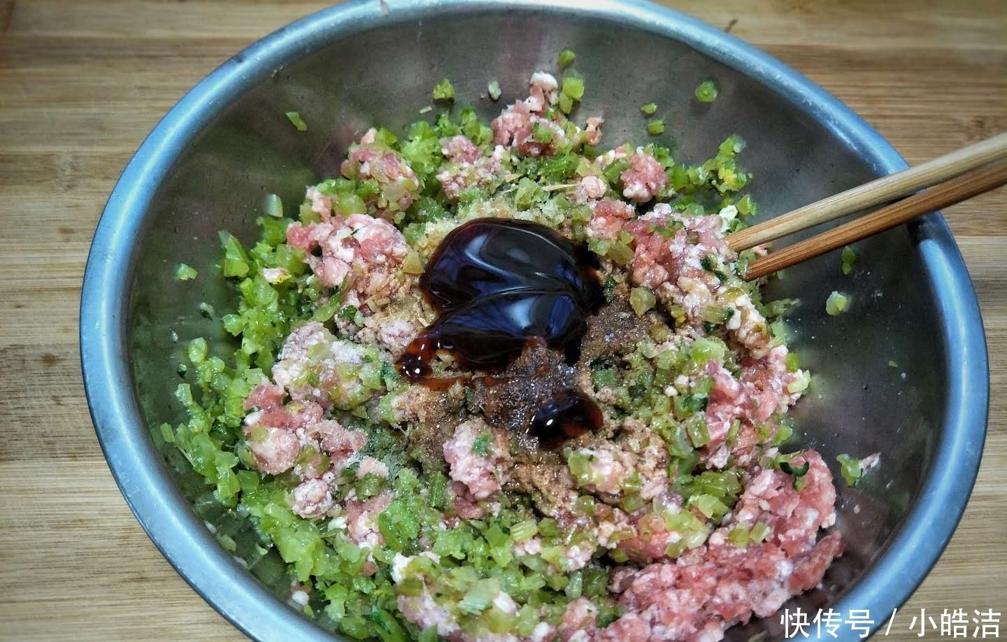 韭菜肉馅饺子|它是蔬菜更是药，1斤2块钱，用来包饺子，比韭菜香、比白菜营养