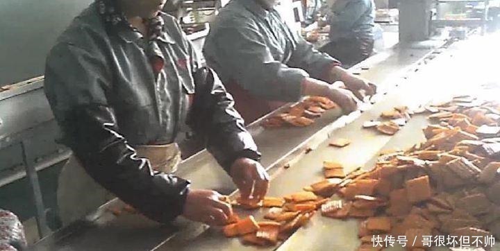 健康|这些看似营养的食品,正在“偷走”孩子健康,制作环境堪比垃圾场