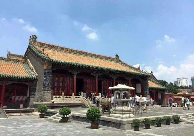 檐脊!沈阳故宫崇政殿的檐脊上,脊兽中多了马和羊,专家说:是这个原因