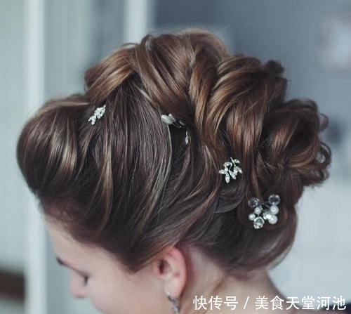 2021结婚季！33个优雅新娘的别致婚礼发型