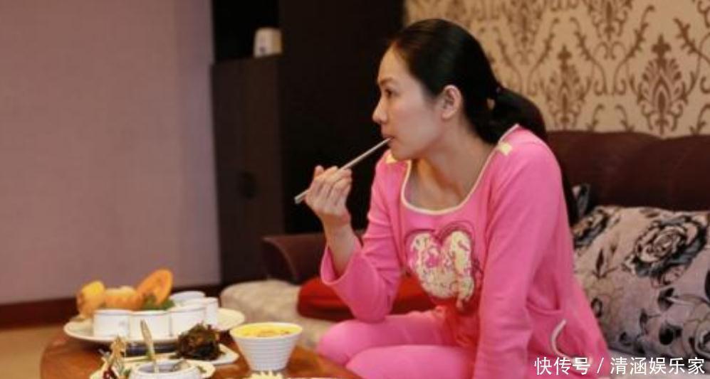 坐月子|“嫁出去的女儿”，不能回娘家坐月子过来人都知道为什么